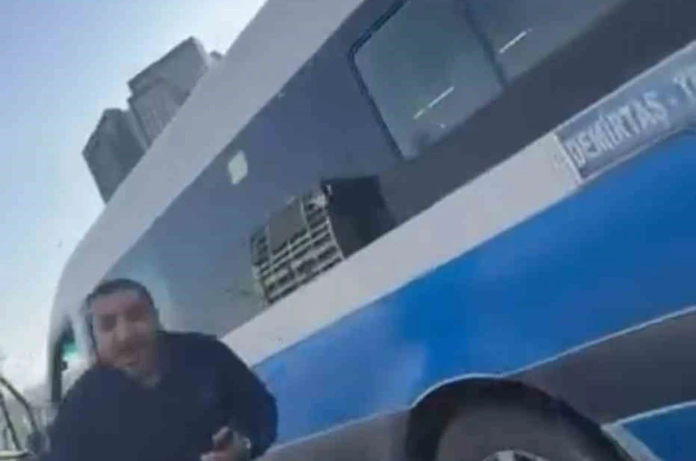 Bursa’da yol verme kavgası kamerada... Camı kırdı, 180 bin lira ceza yedi