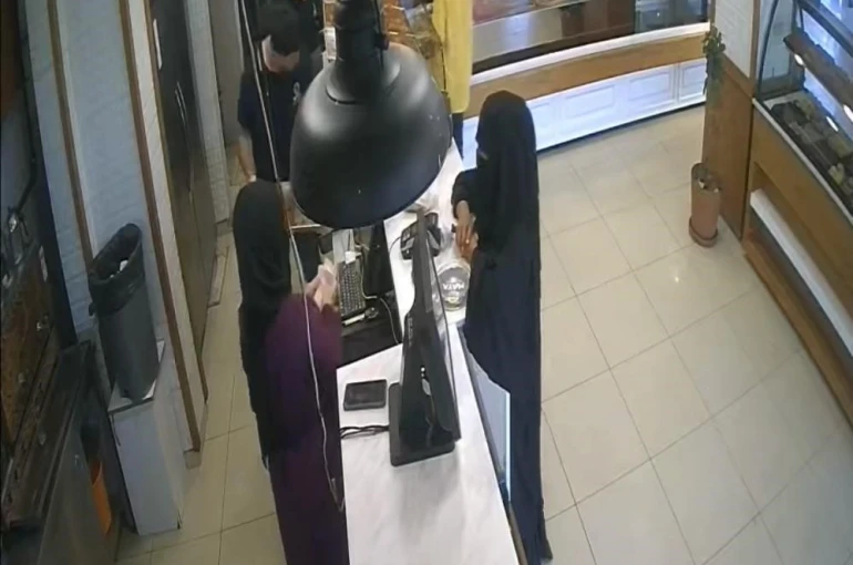 Bursa’daki kadın tırnakçılar polisi aşamadı, 40 yıl hapis cezasıyla arandığı ortaya çıktı 