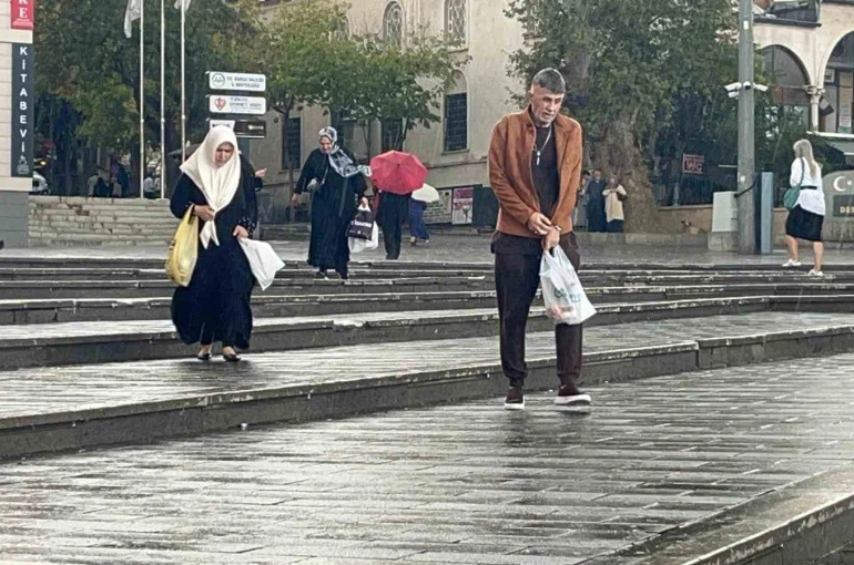 Bursalılar yağmura hazırlıksız yakalandı