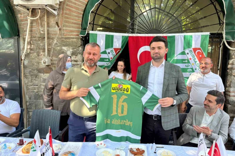 Bursaspor Başkanı Enes Çelik Kapalı Çarşı’da esnafla buluştu 