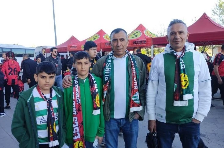 Bursasporlu taraftardan Eskişehirspor’a destek 