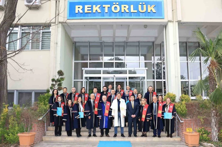 BUÜ’de profesörlük belgeleri törenle takdim edildi 