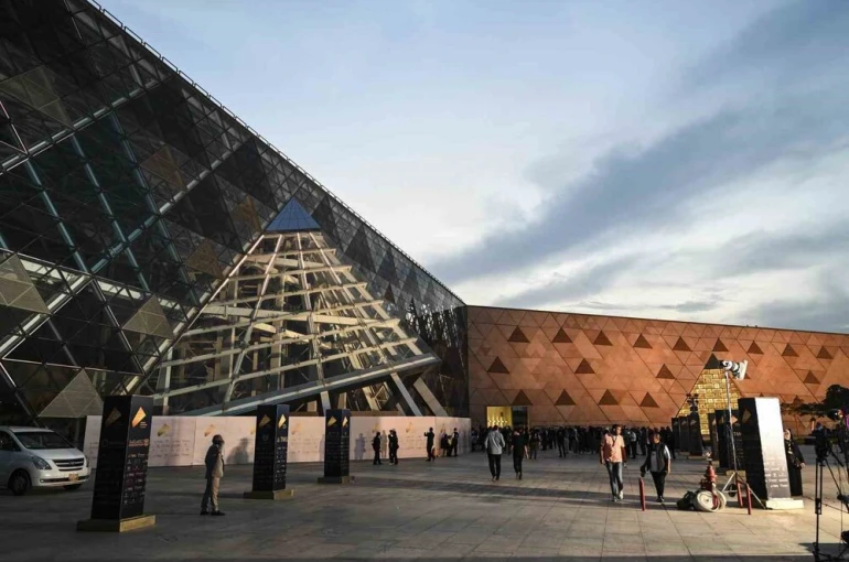 Büyük Mısır Müzesi, kapılarını ziyaretçilere açmaya hazırlanıyor