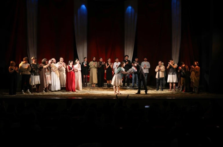 "Büyük Romulus"dan sezona alkışlarla veda 