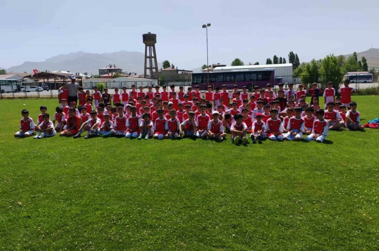 Büyükşehir Belediyespor’dan Vanspor’a altyapı desteği 