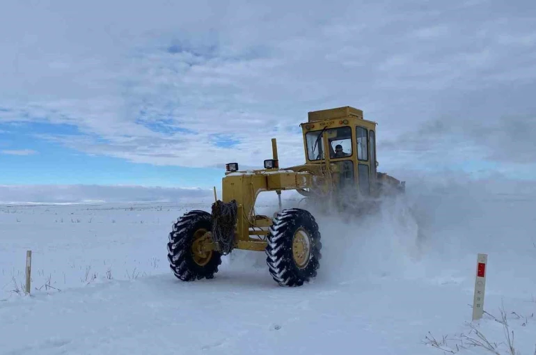 Büyükşehir, gece yarısından sabaha kadar 72 mahalle yolunu daha ulaşıma açtı 