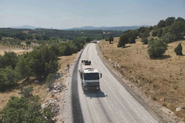 Büyükşehir Harmancık’ta da yolları yeniliyor