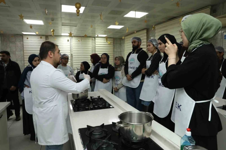 Büyükşehir KAYMEK’ten yabancı öğrencilere Kayseri Yemekleri Kursu ve Yağlama etkinliği 