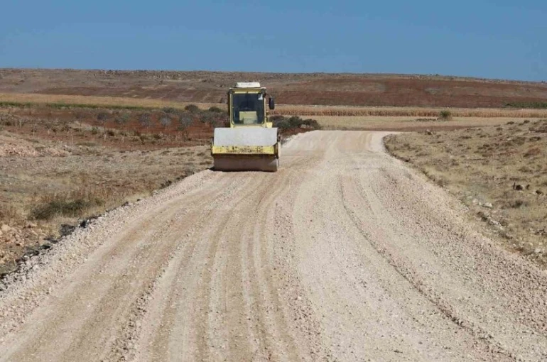 Büyükşehir, kırsalda bozuk yol bırakmıyor 