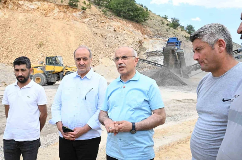 Büyükşehir mobil konkasörlerle hem üretiyor hem hızlı hizmet veriyor 