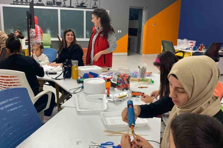 Büyükşehirden ara tatilde bilim şöleni: Çocuklar bilimle buluştu 