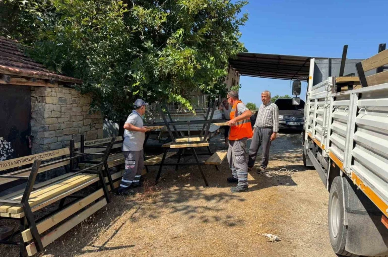 Büyükşehir’den Manavgat’a bank ve piknik masası desteği