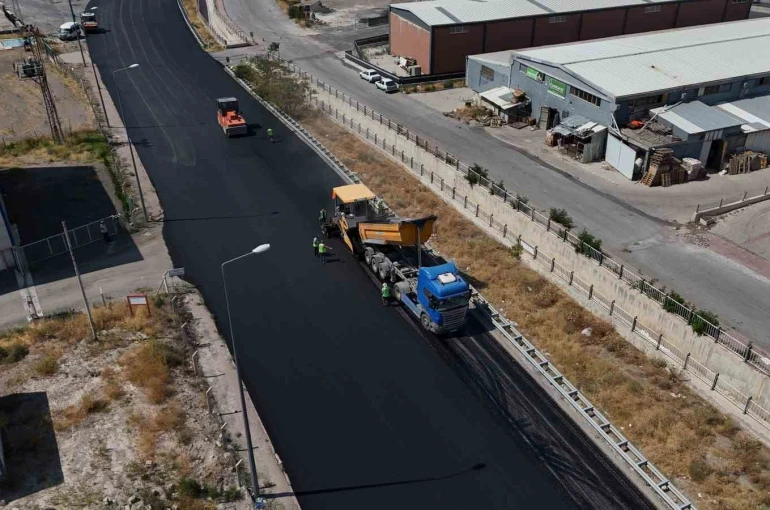 Büyükşehir’den Sazyolu Caddesi’nde 35 milyon TL’lik asfalt çalışması