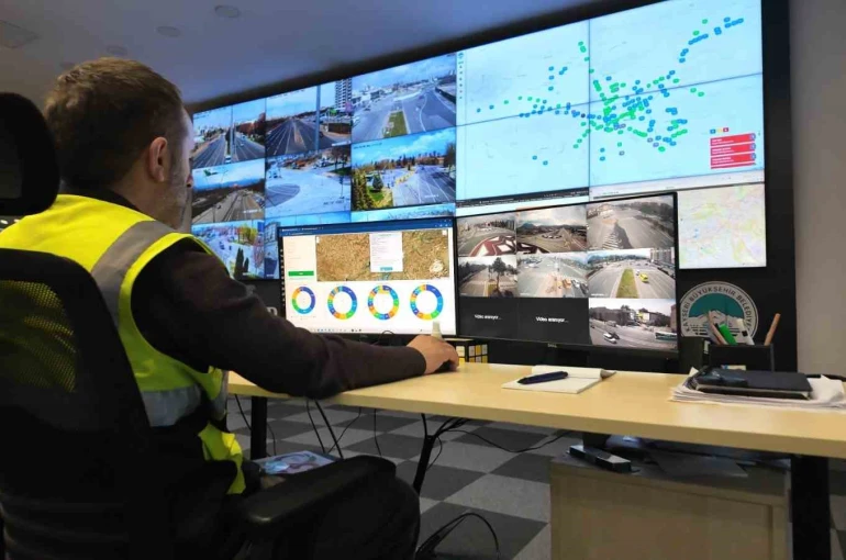 Büyükşehirden trafiğin kalbi ‘Kartal’da akıllı sistemlerle 7/24 kesintisiz yönetim 