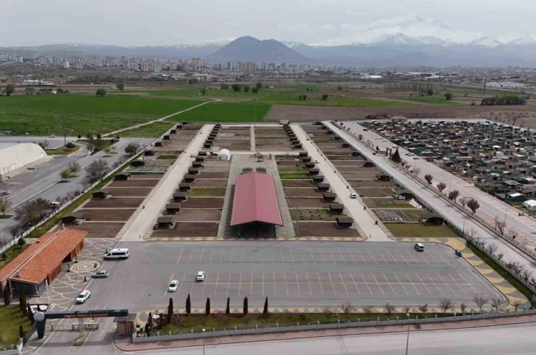 Büyükşehir’den üniversite öğrencilerine uygulamalı organik tarım eğitimi 