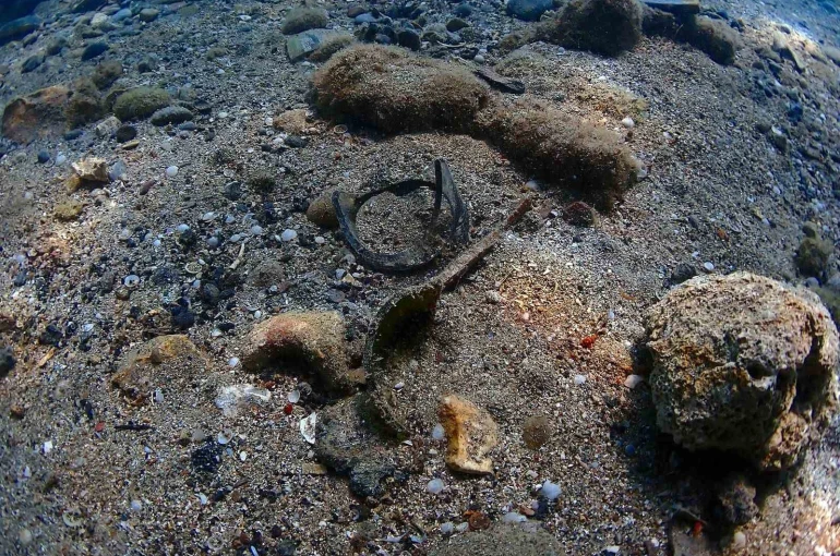 Büyükşehir’den Yat Limanı’nda deniz dip temizliği 