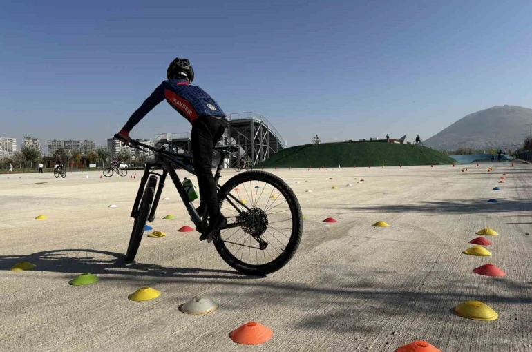 Büyükşehir’den yeni adrenalin merkezi: İç Anadolu’da tek olan parkurda BMX spor okulu 