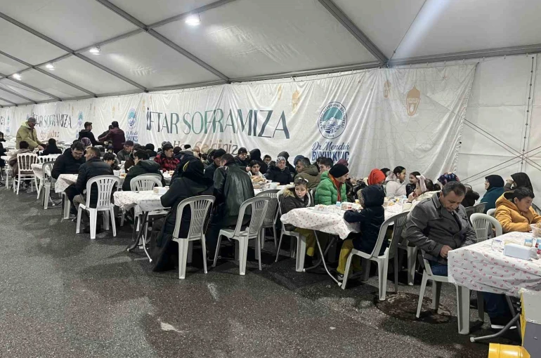 Büyükşehirin iftar sofraları gönüllere dokunuyor 