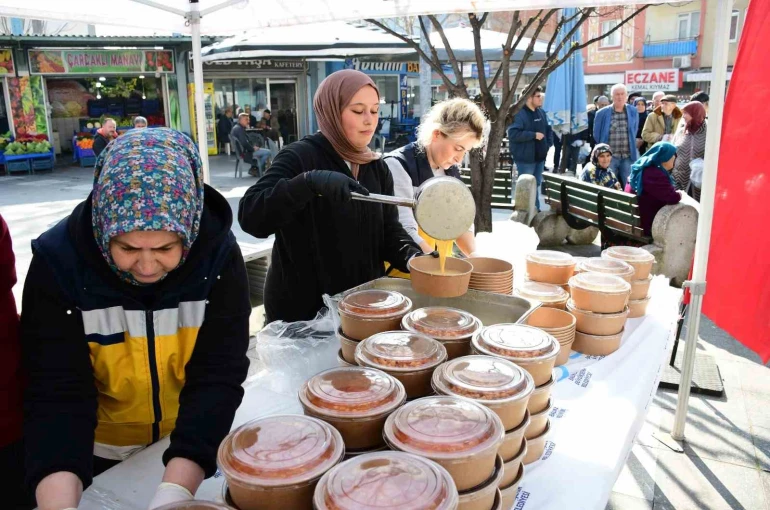 Büyükşehir’in iftar sofrası Altıeylül’de gönülleri ısıttı 