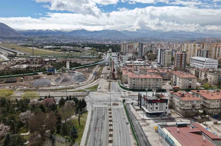 Büyükşehir’in Kartal Katlı Kavşağı Projesi’nde yoğun mesai 