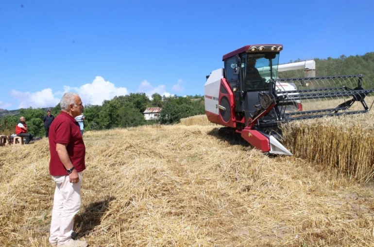 Büyükşehir’in tarım makineleri parkı büyüyor