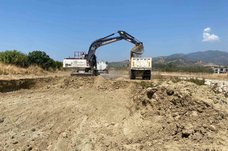 Büyükşehir’in ulaşım yatırımları 17 ilçede eş zamanlı olarak devam ediyor 