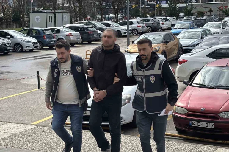 Çaldığı kamyonla eski sevgilisinin evine gitti, camdan girdiği evden laptop çaldı 