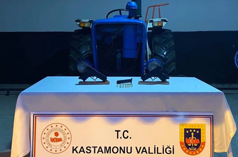 Çaldığı traktörü ahırda saklayan şüpheli jandarmadan kaçamadı 