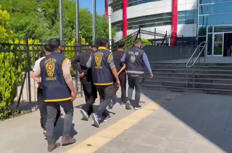 Çaldıkları paralarla dövme yapmışlar