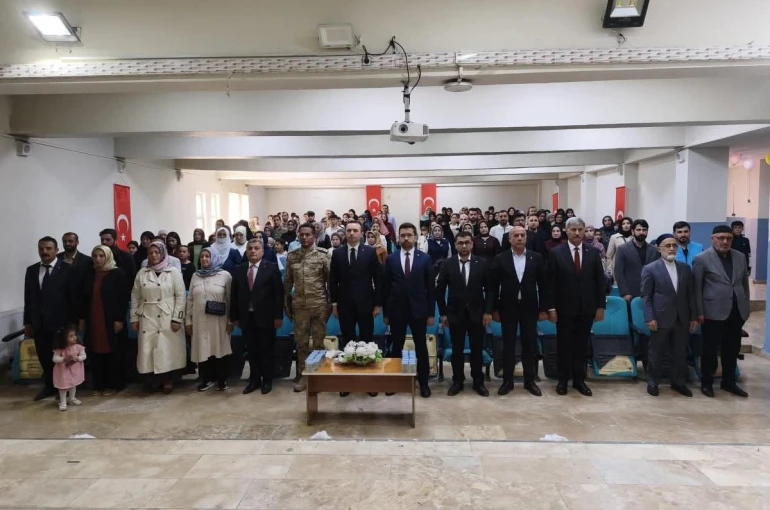 Çaldıran’da 4-6 yaş Kur’an kursu öğrencilerinin mezuniyet coşkusu