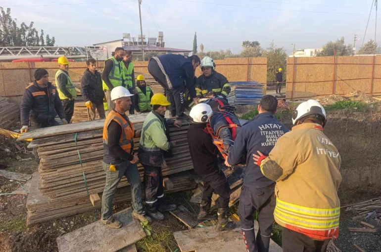 Çalıştığı esnada rahatsızlanan kule vinç operatörü operasyonla kurtarıldı 