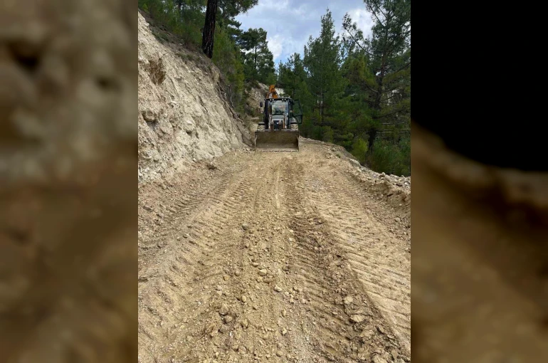 Çameli Belediyesi’nden arazi yollarında yoğun mesai 