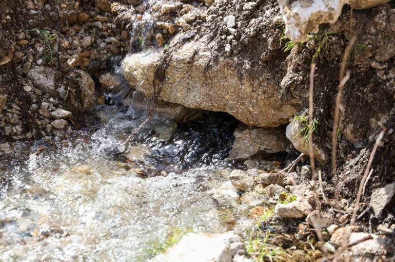 Çameli’nde yağışlar sonrası yer altı suları yüzeye çıktı 