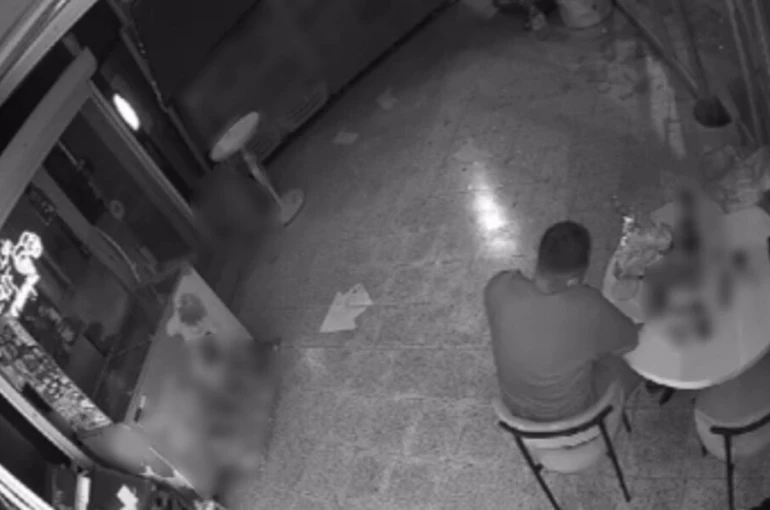 Camı kırıp girdiği markette çilingir sofrasını kuran şüpheli tutuklandı