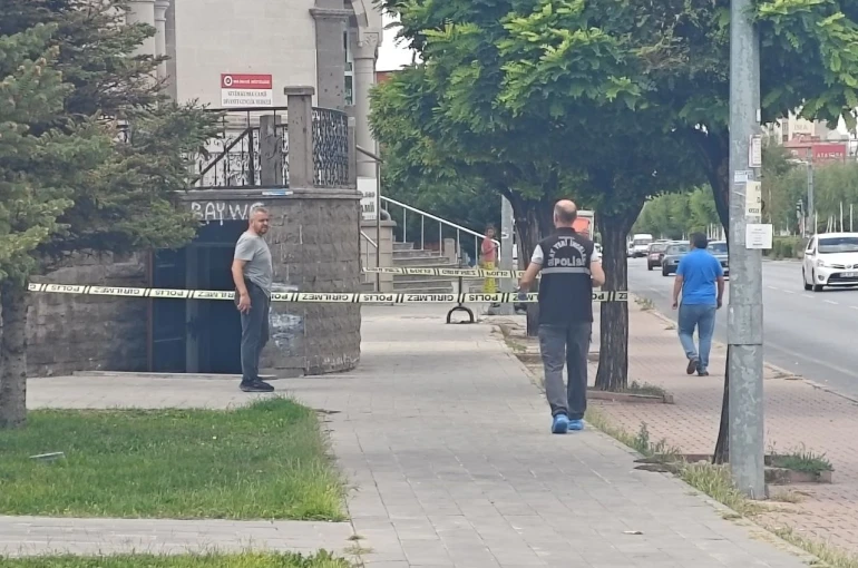 Cami tuvaletinde bıçaklı kavga: 1 ağır yaralı 