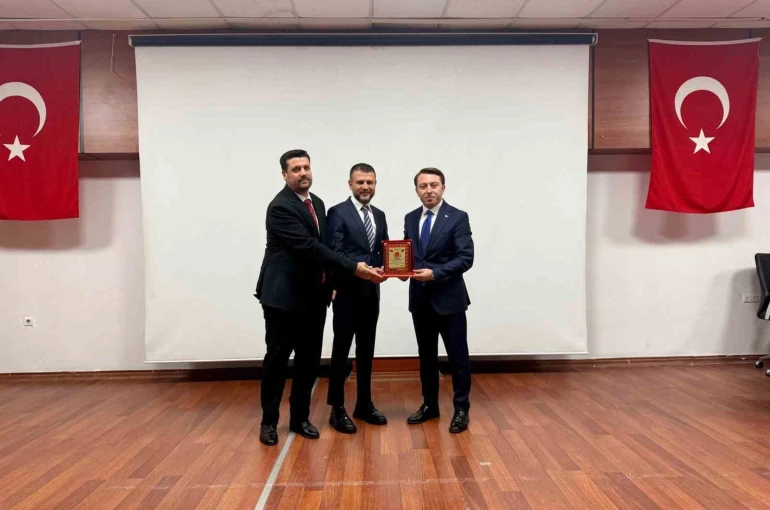 Camiler ve Din Görevlileri Haftasında Başkan Seydaoğlu’na plaket 