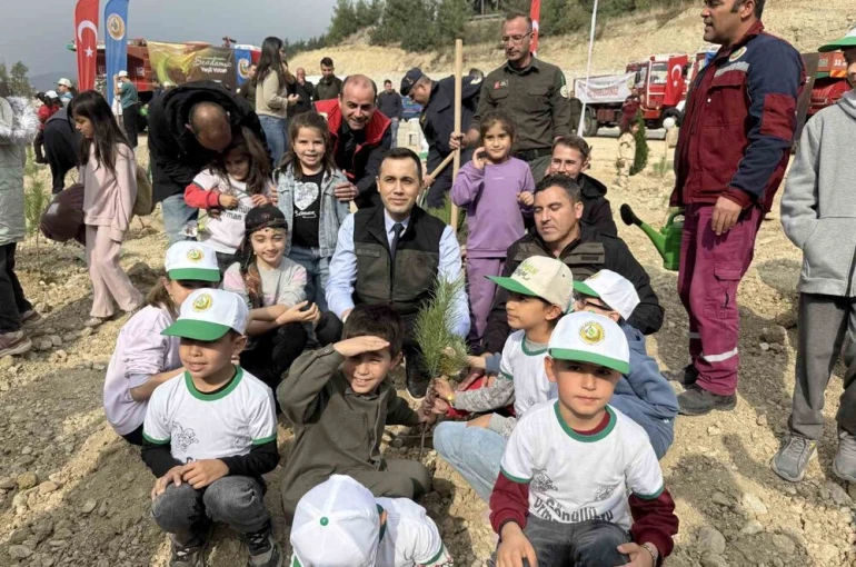 Çamlıyayla’da geleceğe nefes olacak fidanlar toprakla buluştu 