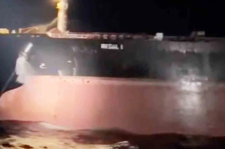 Çanakkale Boğazı’nda makine arızası nedeniyle sürüklenen tanker kurtarıldı 