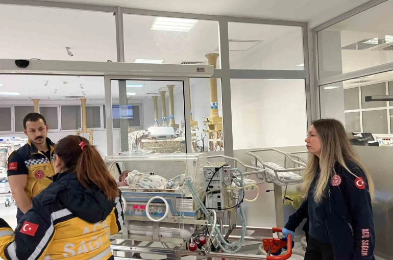 Çanakkale’de 54 günlük bebek uçak ambulansla Ankara’ya sevk edildi