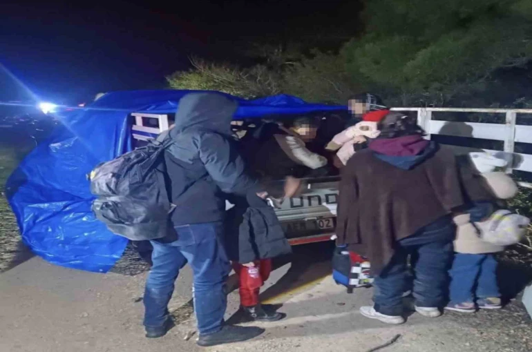 Çanakkale’de 77 kaçak göçmen yakalandı, 2 organizatör tutuklandı 