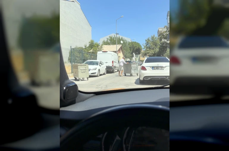 Çanakkale’de başıboş gezen çöp konteynerleri ile sürücünün imtahanı