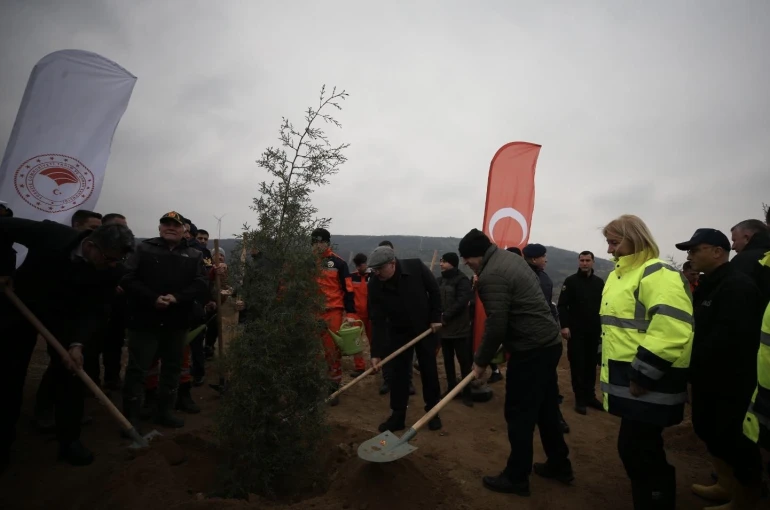 Çanakkale’de Dünya Ormancılık Günü’nde 5 bin fidan toprakla buluştu 