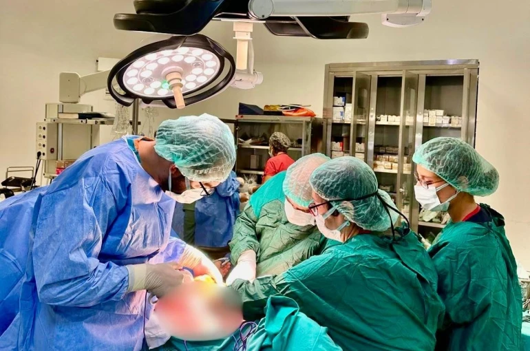 Çanakkale’de ilk kez TAR yöntemi ile dev insizyonel herni onarımı gerçekleştirildi 