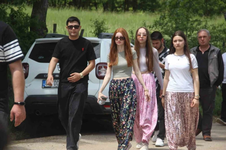 Çanakkale’de o sokaktan geçenler hayatının aşkını buluyor 