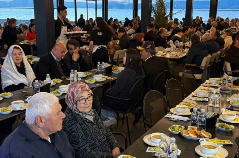 Çanakkale’de şehit aileleri ve gaziler iftarda bir araya geldi