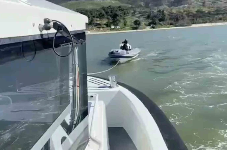 Çanakkale’de sürüklenen bottaki 3 kişi işte böyle kurtarıldı