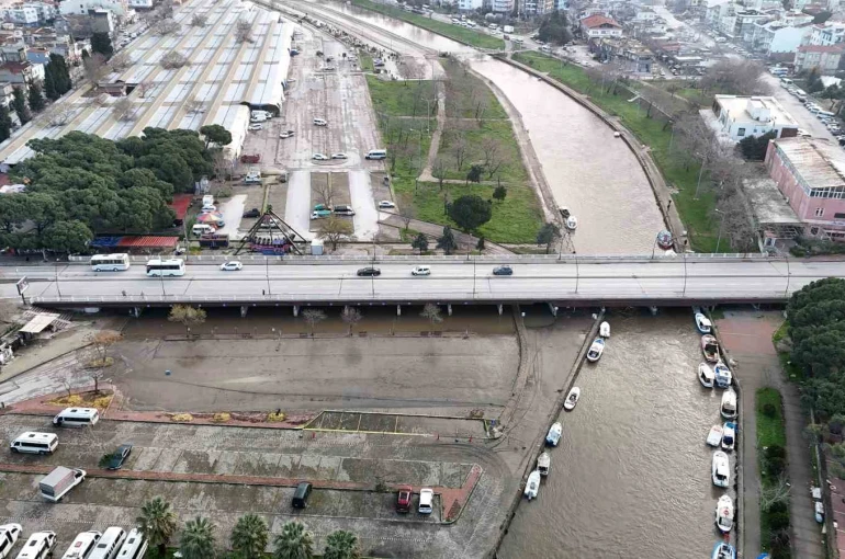 Çanakkale’de taşkın yaşanan Sarıçay normale döndü
