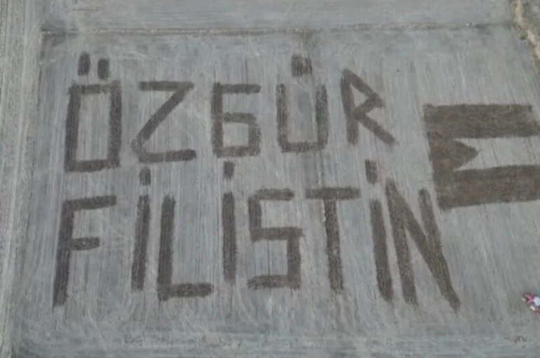 Çanakkaleli çiftçi Filistin’e destek için tarlasına ’Özgür Filistin’ yazdı 