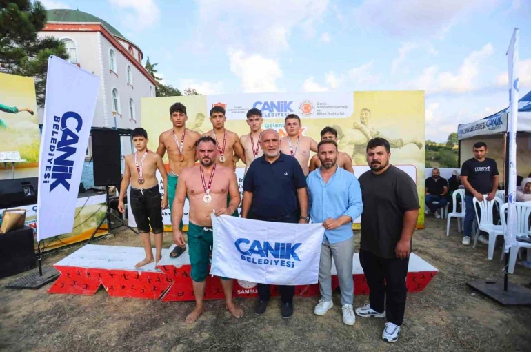 Canik güreşlerinde Başpehlivan Recep Taslak