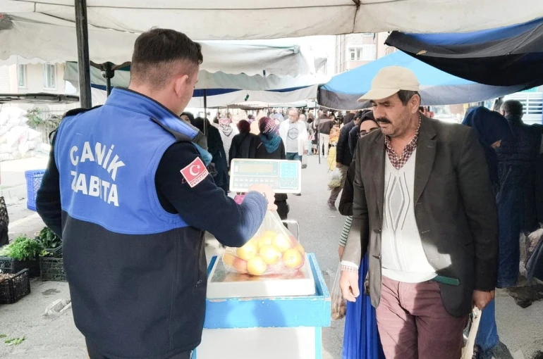 Canik’te semt pazarlarına yakın takip 